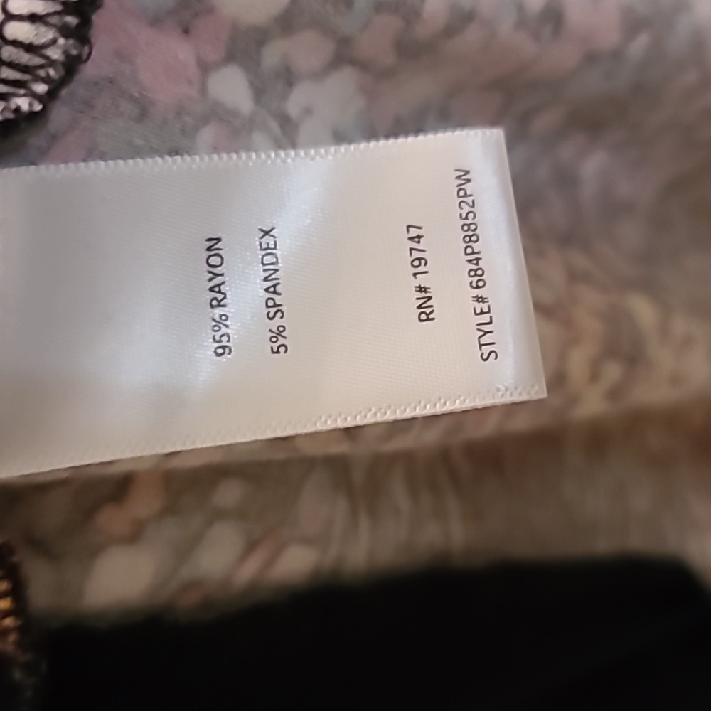 Pioneer woman dress soft flowy - Picture 3 of 7